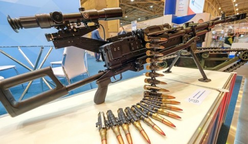 В Киеве проходит выставка бронетехники и оружия (9-11 октября)